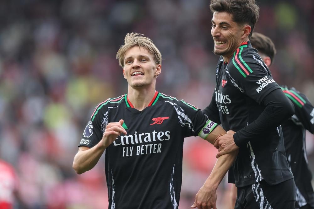 拉什福德：莱万告诉我要多传中，为孔德梅开二度感到高兴