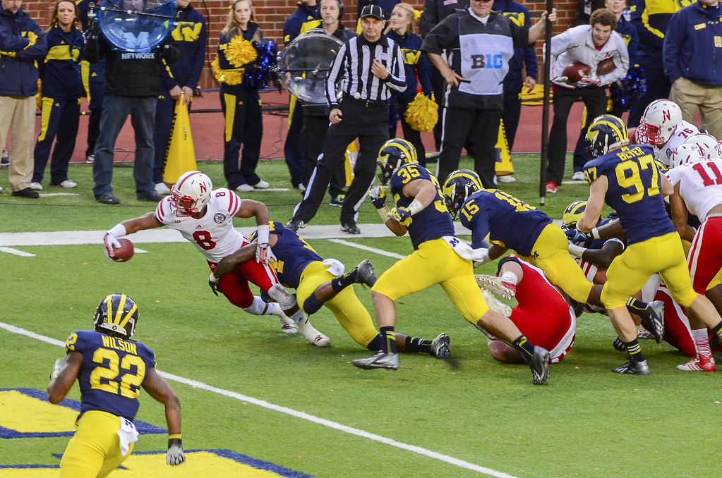 德拉富恩特：我们和皇马队医保持联系，赫伊森暂时不离队